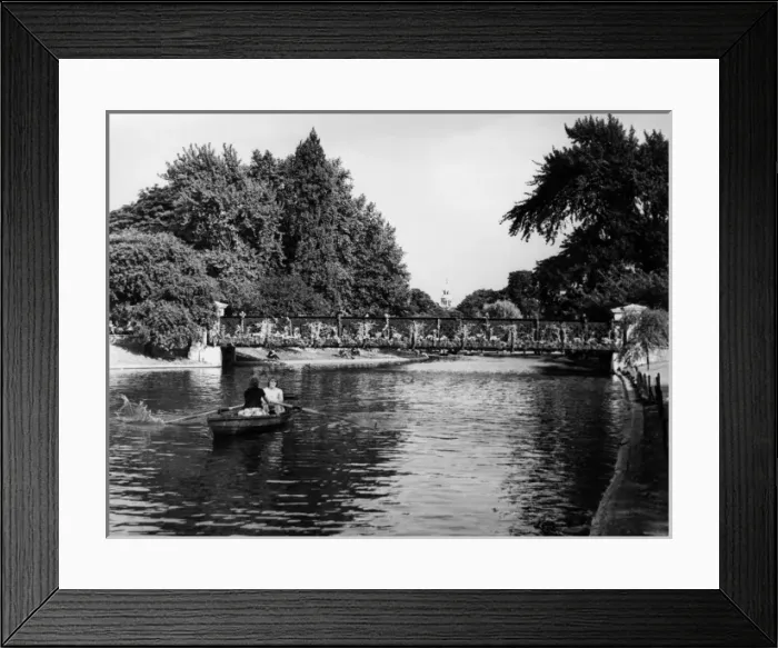 Framed Print : Regents Park Lake Framed Print : Regents Park Lake