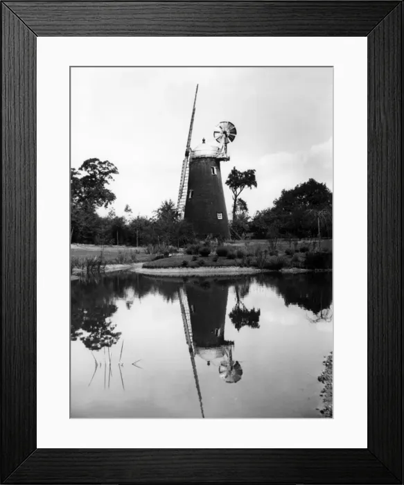 Framed Print : The old windmill at Arkley, near Barnet, Hertfordshire Framed Print : The old windmill at Arkley, near Barnet, Hertfordshire