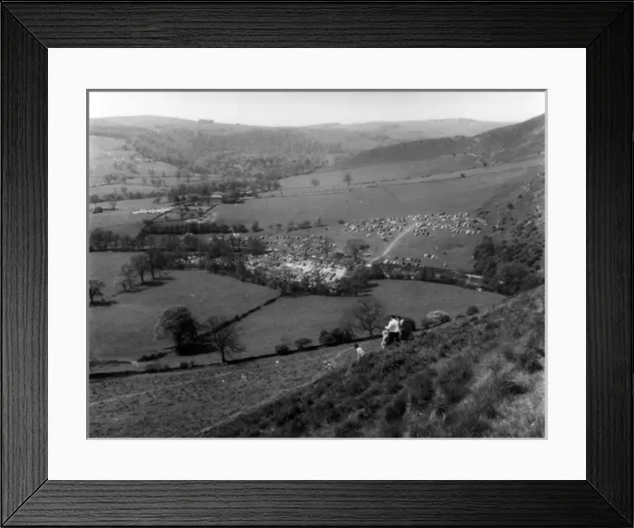 Framed Print : Thorpe Cloud Framed Print : Thorpe Cloud