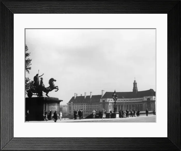 Framed Print : County Hall & Boudicca