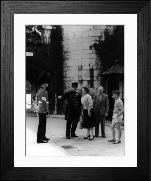 Framed Print : Tower of London Tourists Framed Print : Tower of London Tourists