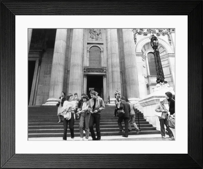 Framed Print : London Tourists 1980 Framed Print : London Tourists 1980