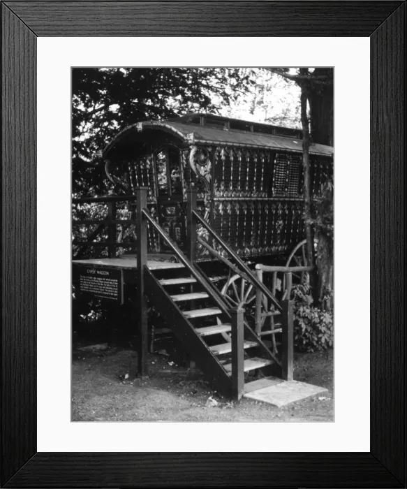 Framed Print : GIPSY READING WAGGON Framed Print : GIPSY READING WAGGON
