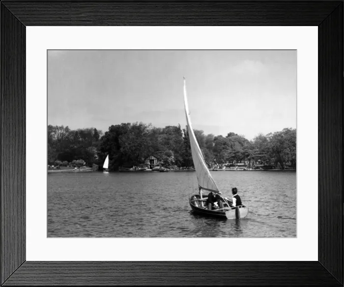 Framed Print : Regents Park Lake Framed Print : Regents Park Lake
