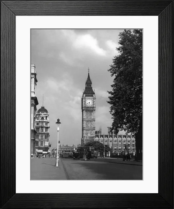 Framed Print : BIG BEN. Buses and cars beneath Big Ben, Parliament Buildings, Westminster, London Framed Print : BIG BEN. Buses and cars beneath Big Ben, Parliament Buildings, Westminster, London