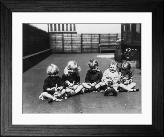 Framed Print : Kingsway Creche Framed Print : Kingsway Creche