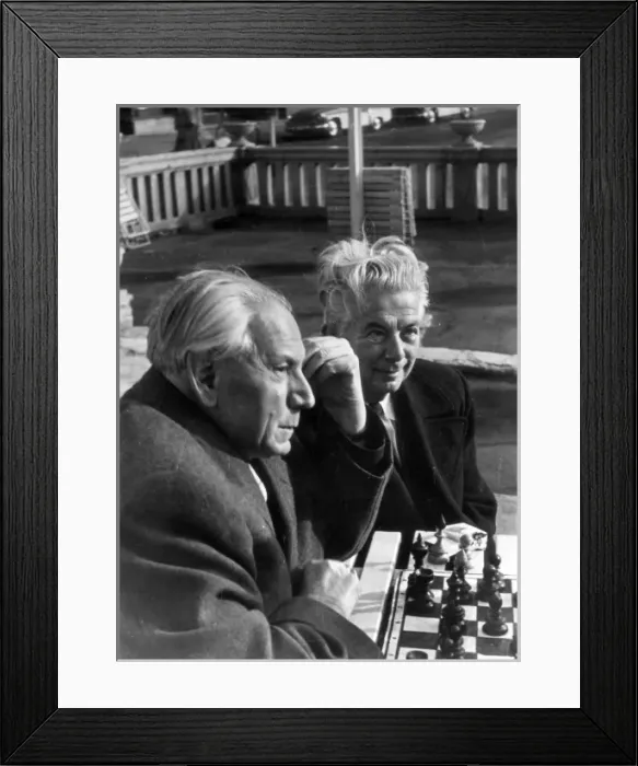 Framed Print : Old Men Playing Chess Framed Print : Old Men Playing Chess