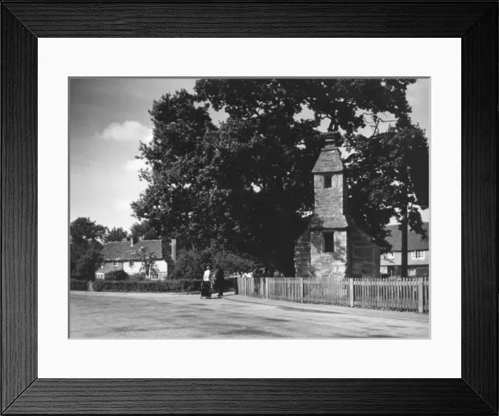 Framed Print : England / Lingfield Framed Print : England / Lingfield