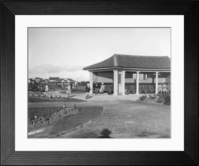 Framed Print : Bognor Regis Gardens Framed Print : Bognor Regis Gardens