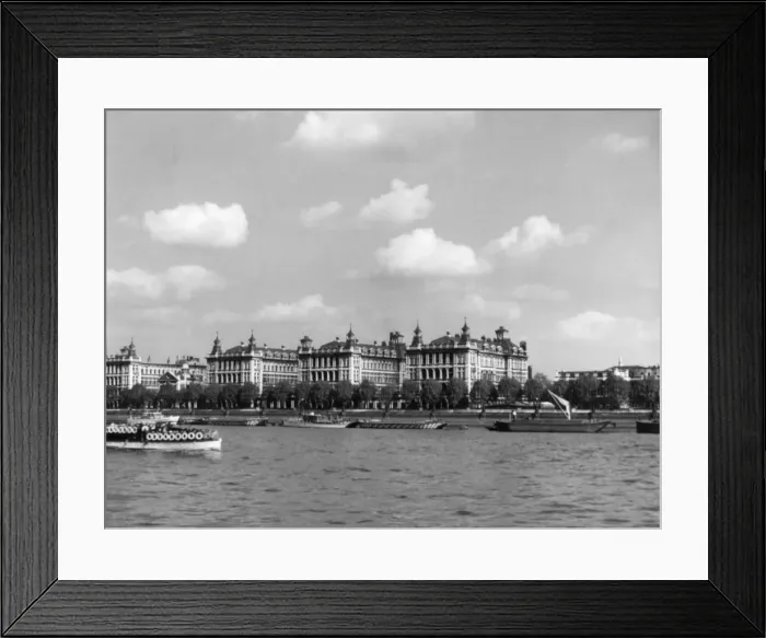 Framed Print : St. Thomass Hospital Framed Print : St. Thomass Hospital