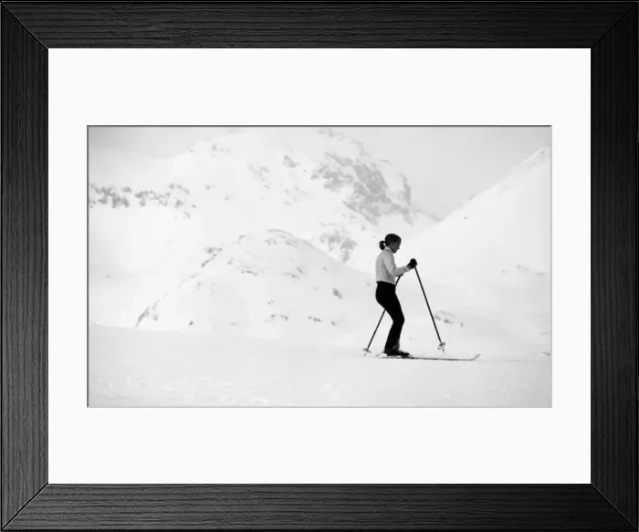 Framed Print : LADY SKIER Framed Print : LADY SKIER