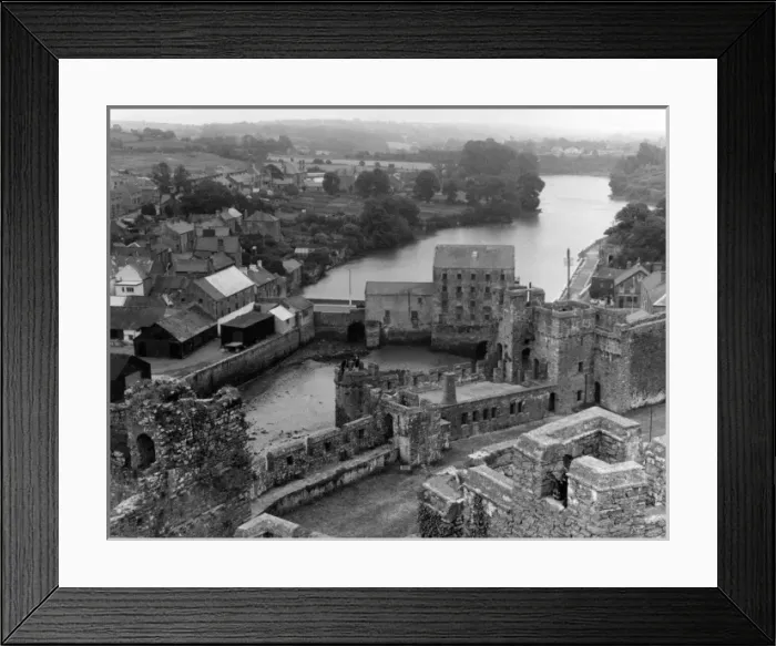Framed Print : Wales / Pembroke Framed Print : Wales / Pembroke