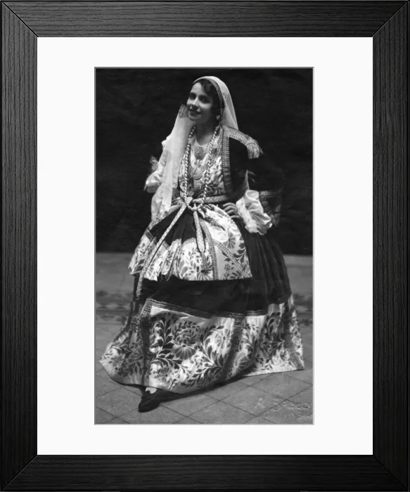 Framed Print : ITALIAN SENORITA Framed Print : ITALIAN SENORITA