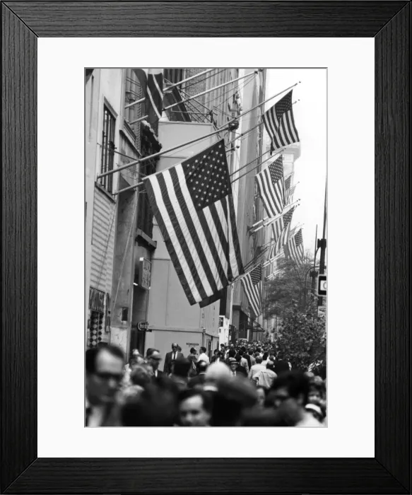 Framed Print : Fifth Avenue, New York Framed Print : Fifth Avenue, New York