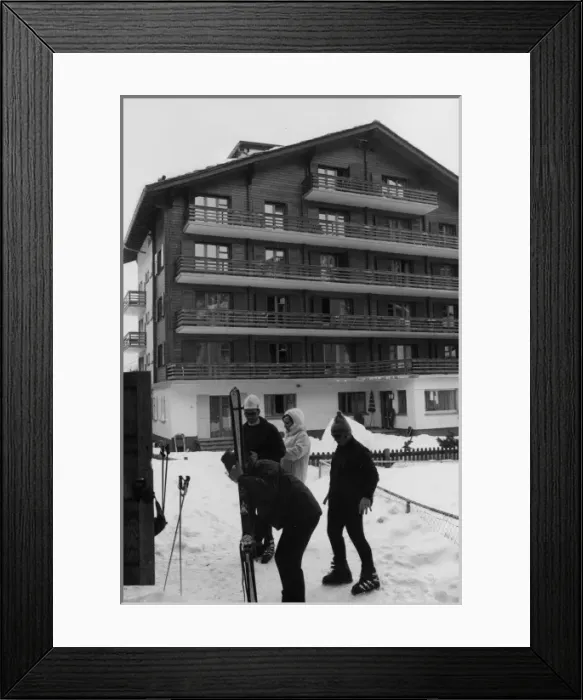 Framed Print : Swiss Skiing Resort Framed Print : Swiss Skiing Resort