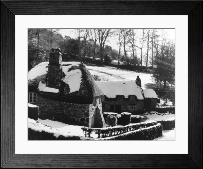 Framed Print : Snowy Thatched Cottages Framed Print : Snowy Thatched Cottages