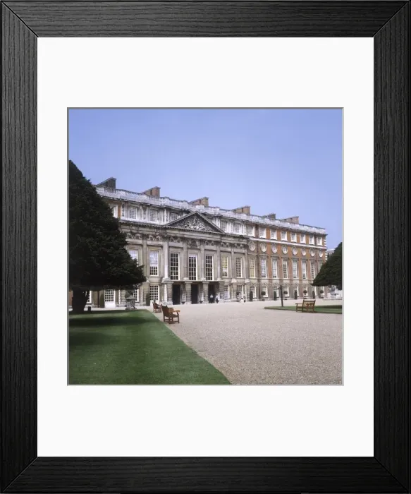 Framed Print : Hampton Court Palace Framed Print : Hampton Court Palace