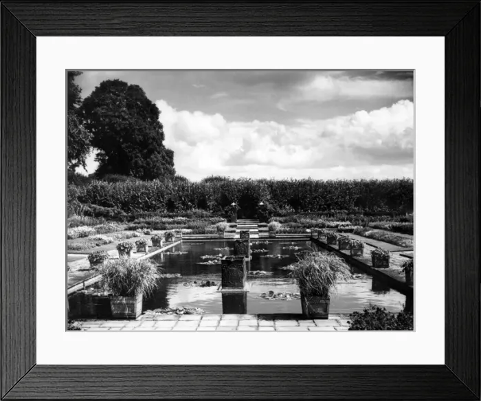 Framed Print : Kensington Palace Garden Framed Print : Kensington Palace Garden