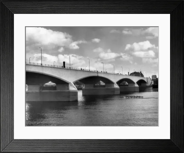 Framed Print : New Waterloo Bridge Framed Print : New Waterloo Bridge