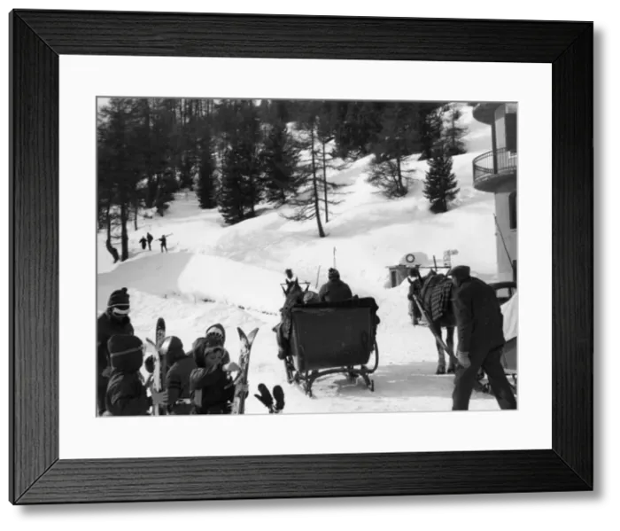 Framed Print : Horse & Sleigh Framed Print : Horse & Sleigh