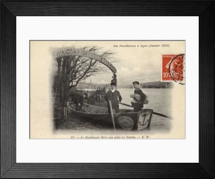 Framed Print : Flooding in Lyon in 1910 Framed Print : Flooding in Lyon in 1910