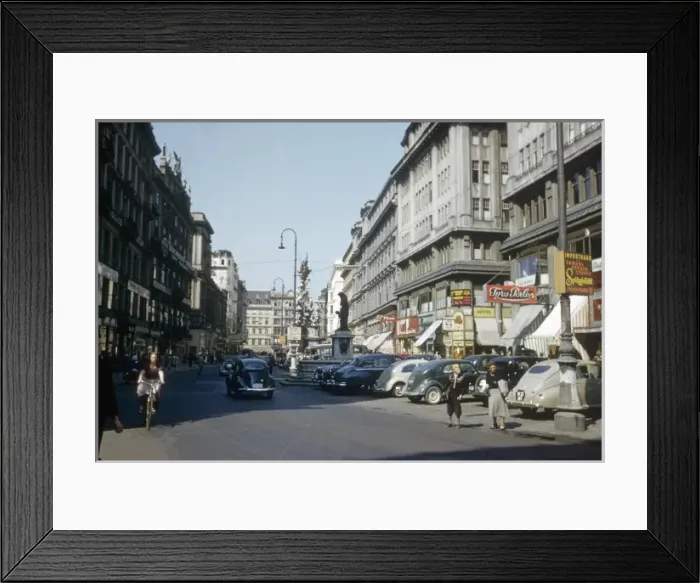 Framed Print : Busy high street in Vienna, Austria Framed Print : Busy high street in Vienna, Austria