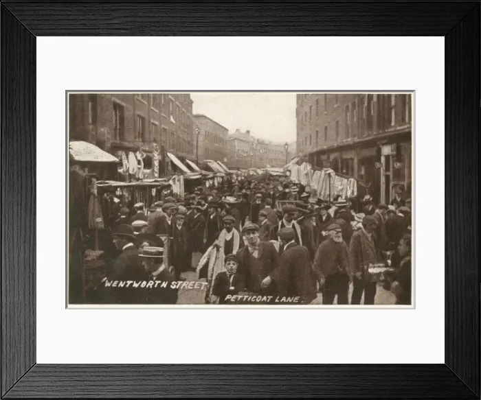 Framed Print : Petticoat Lane Market, London - Wentworth Street Framed Print : Petticoat Lane Market, London - Wentworth Street