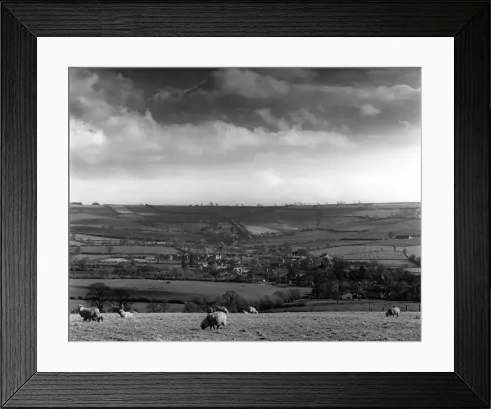 Framed Print : England / Long Compton Framed Print : England / Long Compton