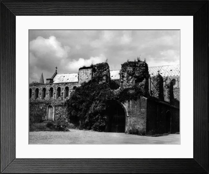 Framed Print : Norwich Cloisters Framed Print : Norwich Cloisters