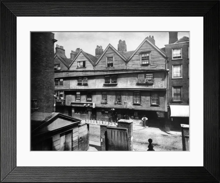 Framed Print : Grays Inn Road Framed Print : Grays Inn Road