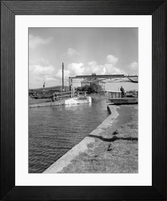 Framed Print : Leeds Liverpool Canal Framed Print : Leeds Liverpool Canal