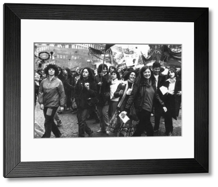 Framed Print : Journee Des Femmes Framed Print : Journee Des Femmes
