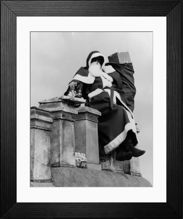 Framed Print : Santa & Chimney Gifts Framed Print : Santa & Chimney Gifts