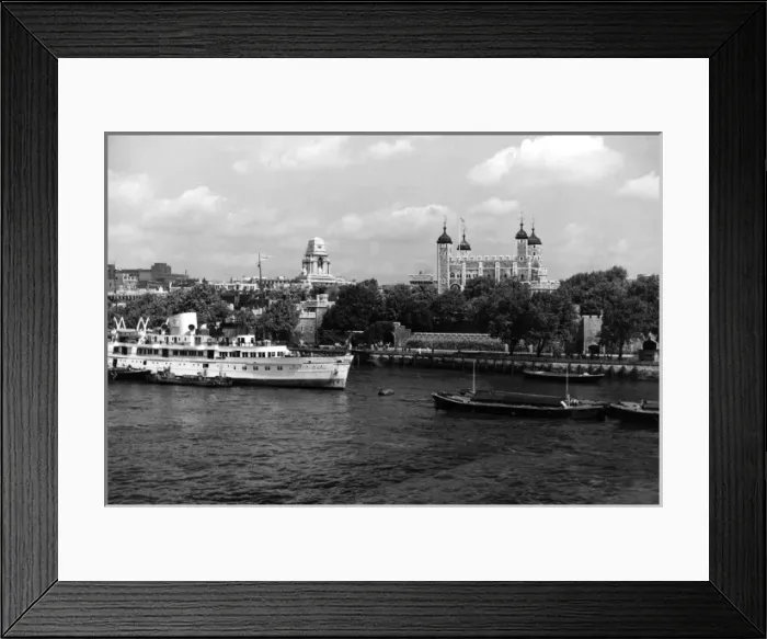 Framed Print : Tower of London Framed Print : Tower of London
