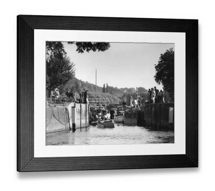 Framed Print : Marsh Lock, Henley Framed Print : Marsh Lock, Henley