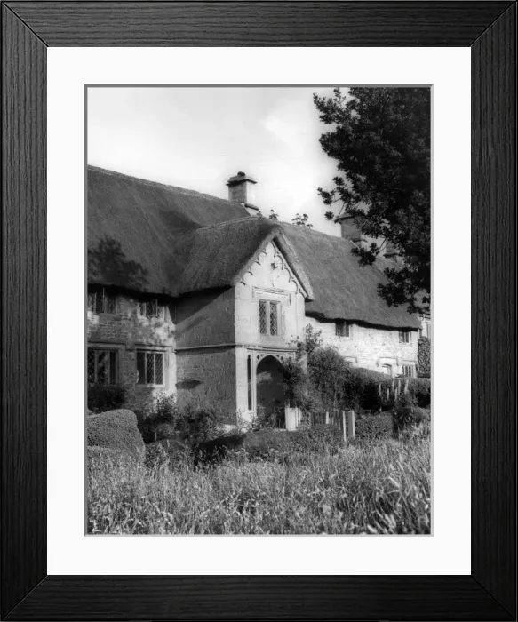 Framed Print : Cotswold Thatch Framed Print : Cotswold Thatch