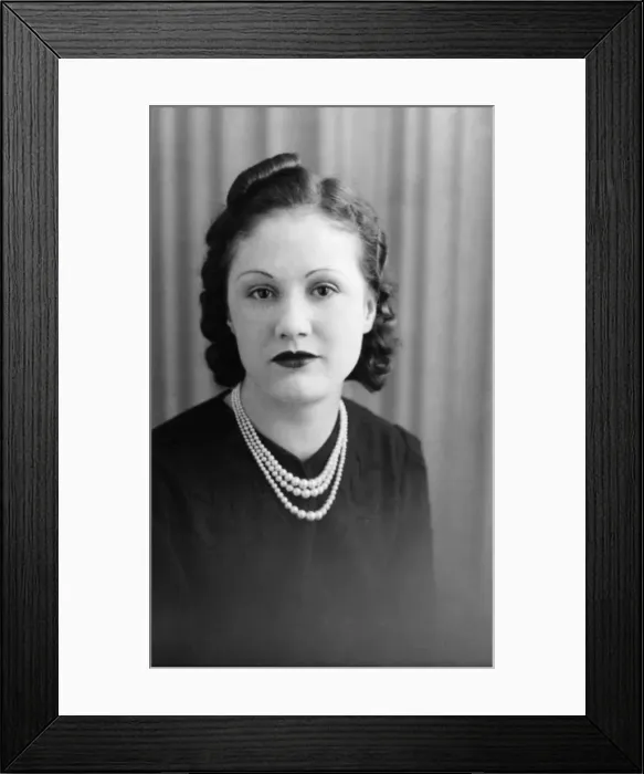 Framed Print : Fashionable young lady in a pearl necklace Framed Print : Fashionable young lady in a pearl necklace