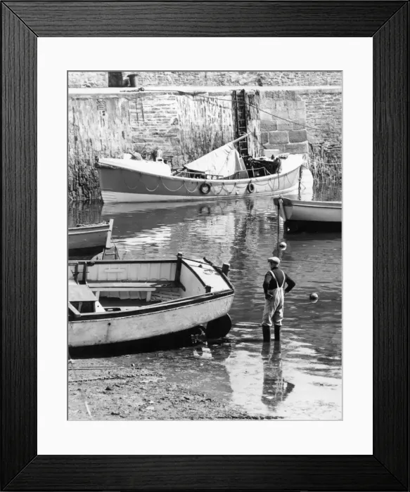 Framed Print : Fishing Harbour Framed Print : Fishing Harbour