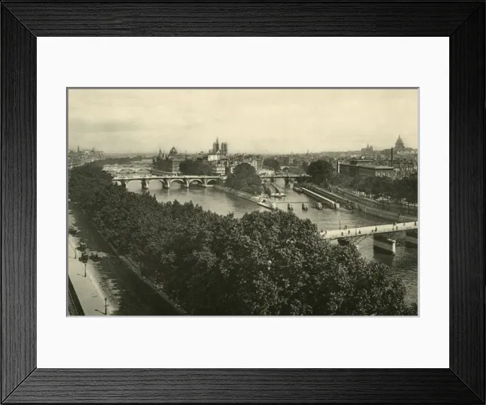 Framed Print : PARIS IN 1900 Framed Print : PARIS IN 1900