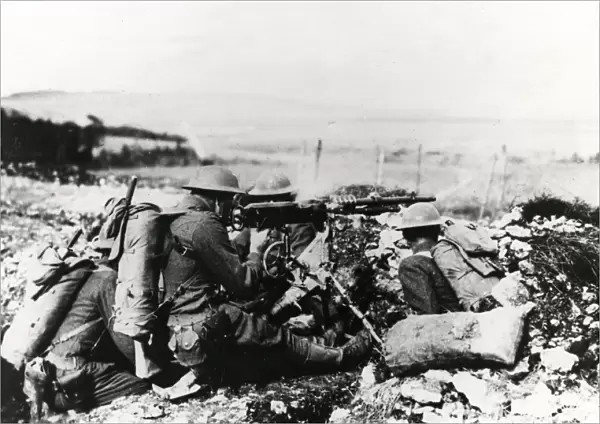 American soldiers in action with Hotchkiss gun, WW1