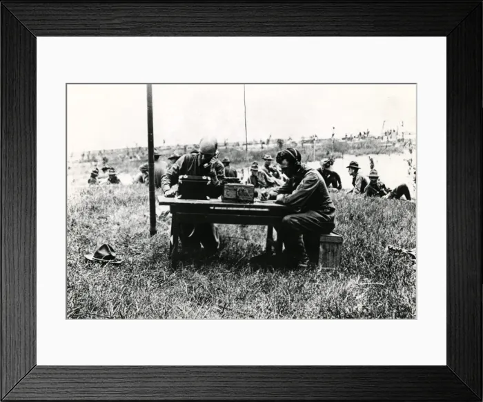 Framed Print : American soldiers on manoeuvres in France, WW1 Framed Print : American soldiers on manoeuvres in France, WW1