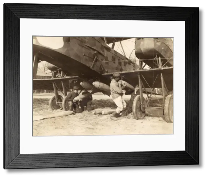 Framed Print : German Gotha G. V heavy bomber, WW1 Framed Print : German Gotha G. V heavy bomber, WW1