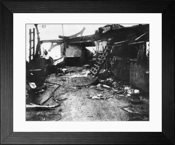 Framed Print : HMS Vindictive at Ostend, Belgium, WW1 Framed Print : HMS Vindictive at Ostend, Belgium, WW1