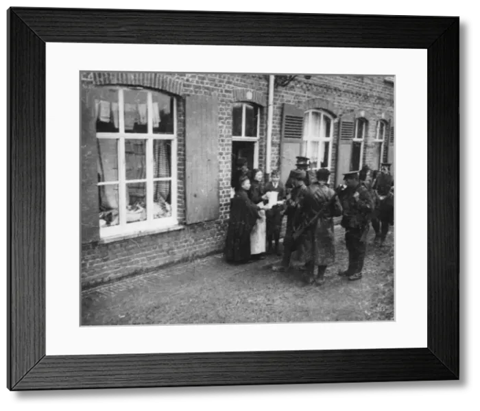Framed Print : Inhabitants giving coffee to British troops, Flanders, WW1 Framed Print : Inhabitants giving coffee to British troops, Flanders, WW1