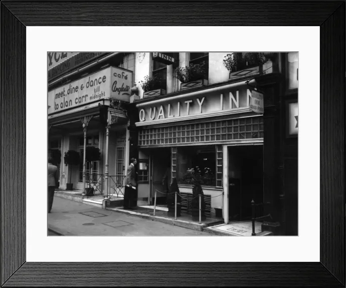 Framed Print : Quality Inn, The Strand, London Framed Print : Quality Inn, The Strand, London