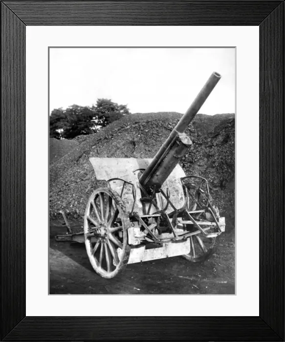 Framed Print : German 77mm field gun on howitzer carriage, WW1 Framed Print : German 77mm field gun on howitzer carriage, WW1