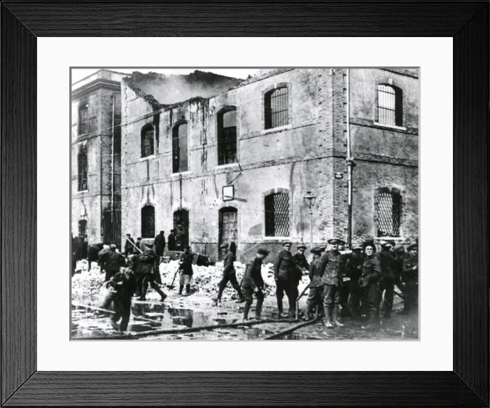 Framed Print : Clearing up bomb damage, Salonika, Greece, WW1 Framed Print : Clearing up bomb damage, Salonika, Greece, WW1