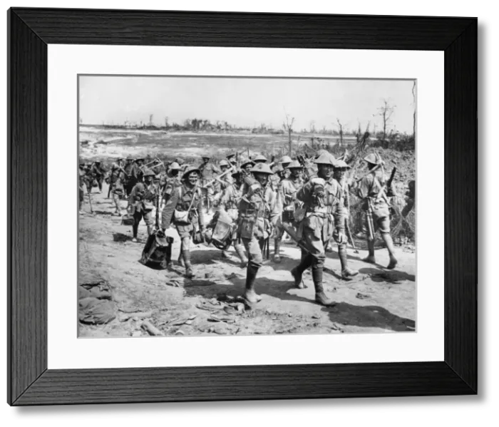 Framed Print : Australian gunners returning from trenches, France, WW1 Framed Print : Australian gunners returning from trenches, France, WW1