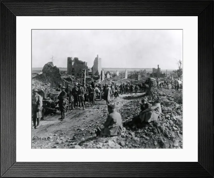 Framed Print : American gunners and transport near St Mihiel, France, WW1 Framed Print : American gunners and transport near St Mihiel, France, WW1