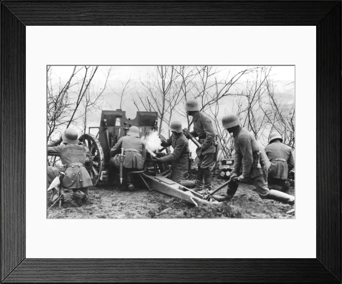 Framed Print : German gunners with field gun, Champagne, France, WW1 Framed Print : German gunners with field gun, Champagne, France, WW1
